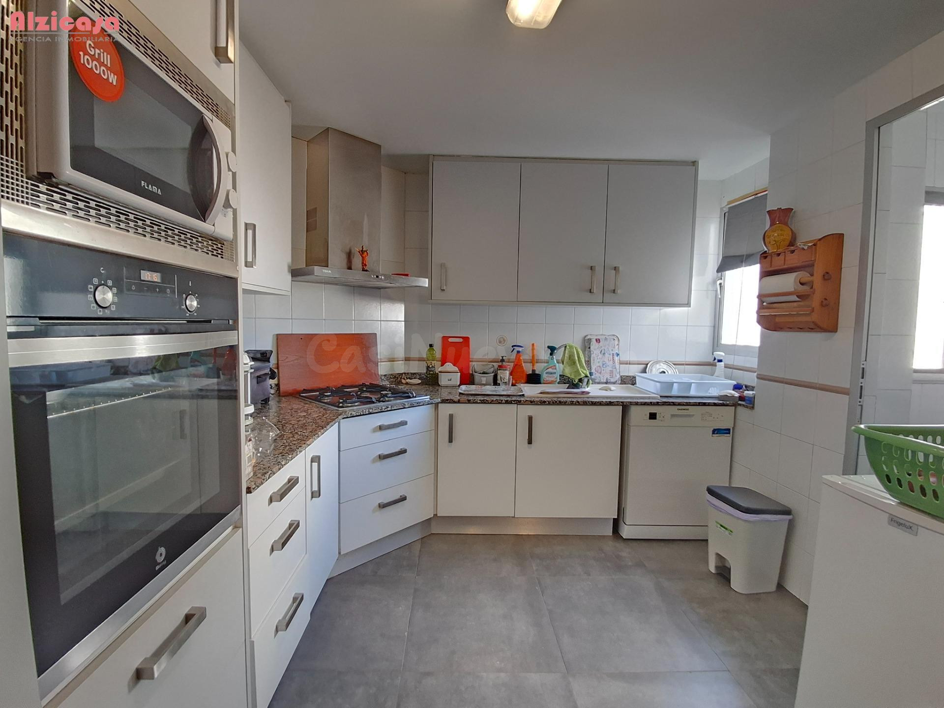 ÁTICO EN VENTA EN LA ZONA DE SANTS PATRONS   Junto al IES Re - foto 4