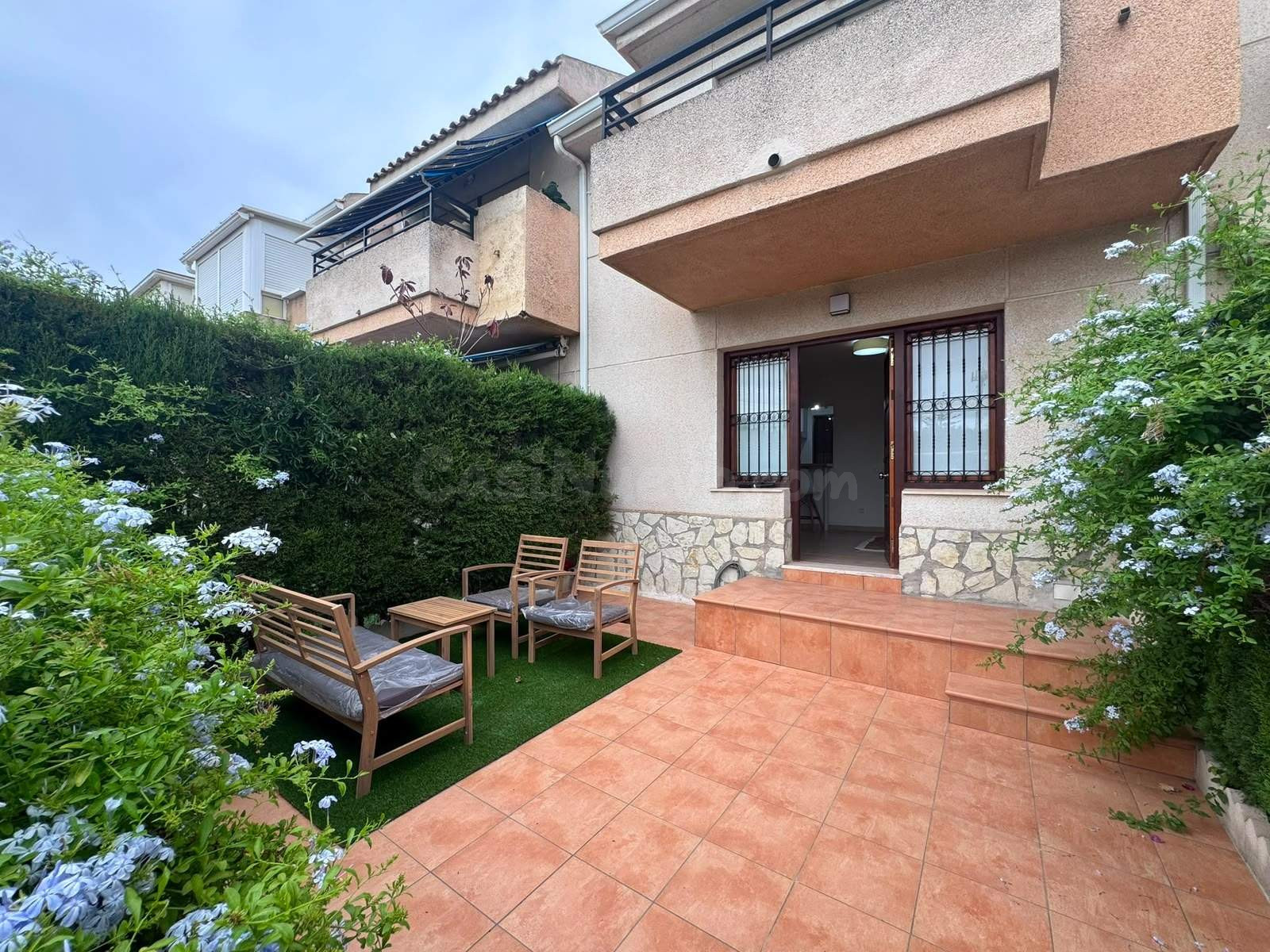 Chalet Reformado con Jardín Privado en San Juan Playa - Alicante