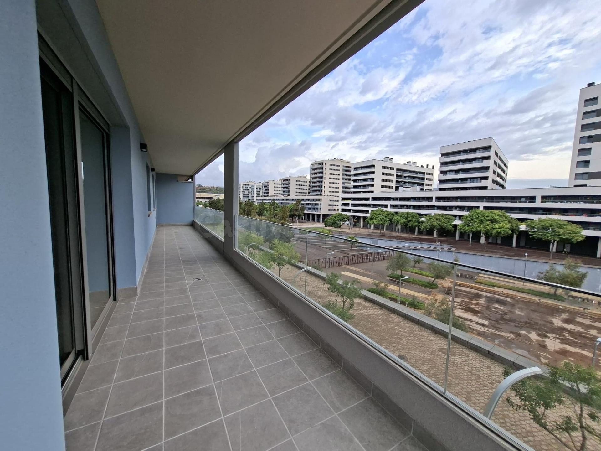 SE ALQUILA PISO DE OBRA NUEVA TODO EXTERIOR CON UNA TERRAZA DE  40 METROS EN LA ZONA DEL CANAL DE BADALONA