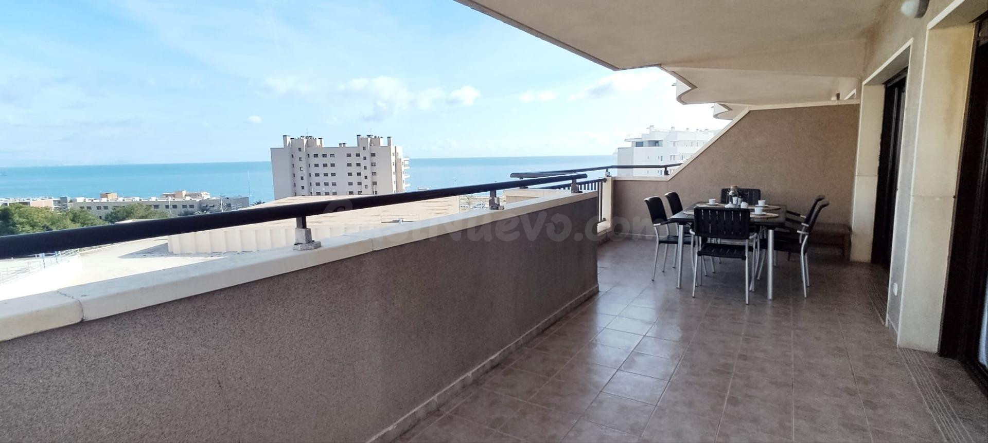 ALQUILER DE MAGNIFICO PISO CON VISTAS AL MAR