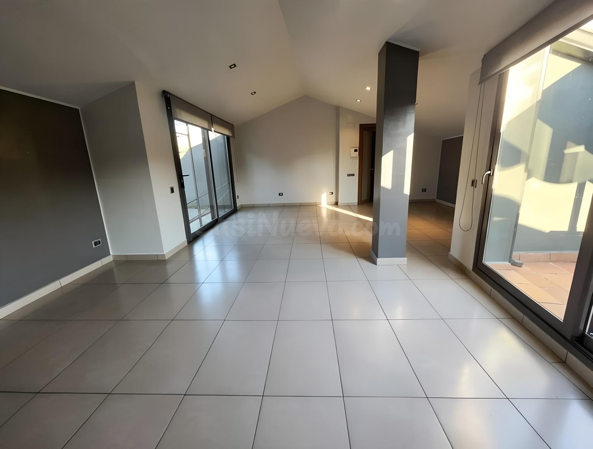 SANT CELONI (CENTRO): GRAN PISO DUPLEX INVERTIDO CON GRANDES TERRAZAS Y AMPLIA PLAZA DE APARCAMIENTO