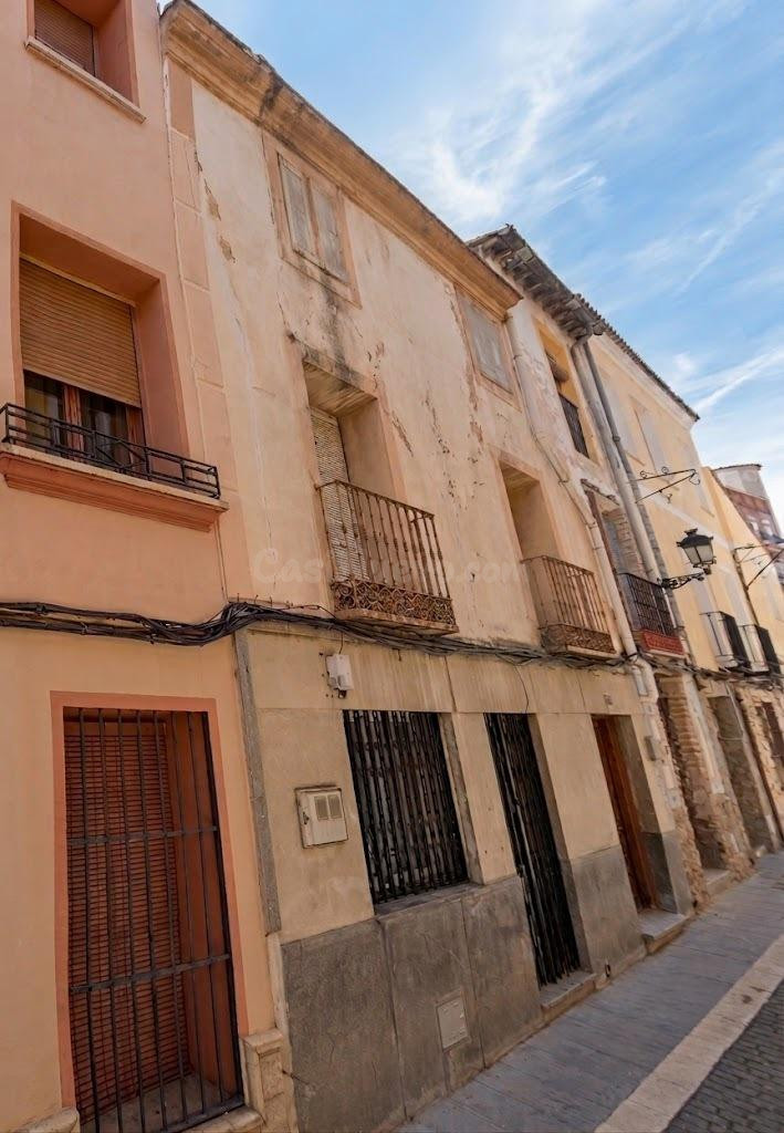 Casa de pueblo en venta en Tarancon (Cuenca). Sin posesión (