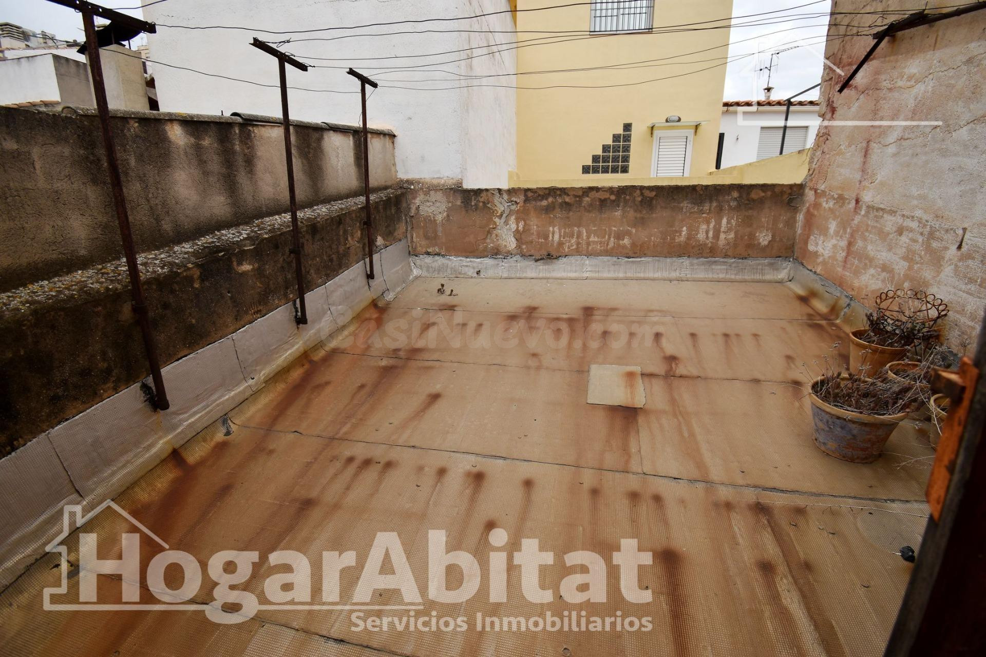 AMPLIA CASA CON 2 TERRAZAS CERCA DEL CENTRO