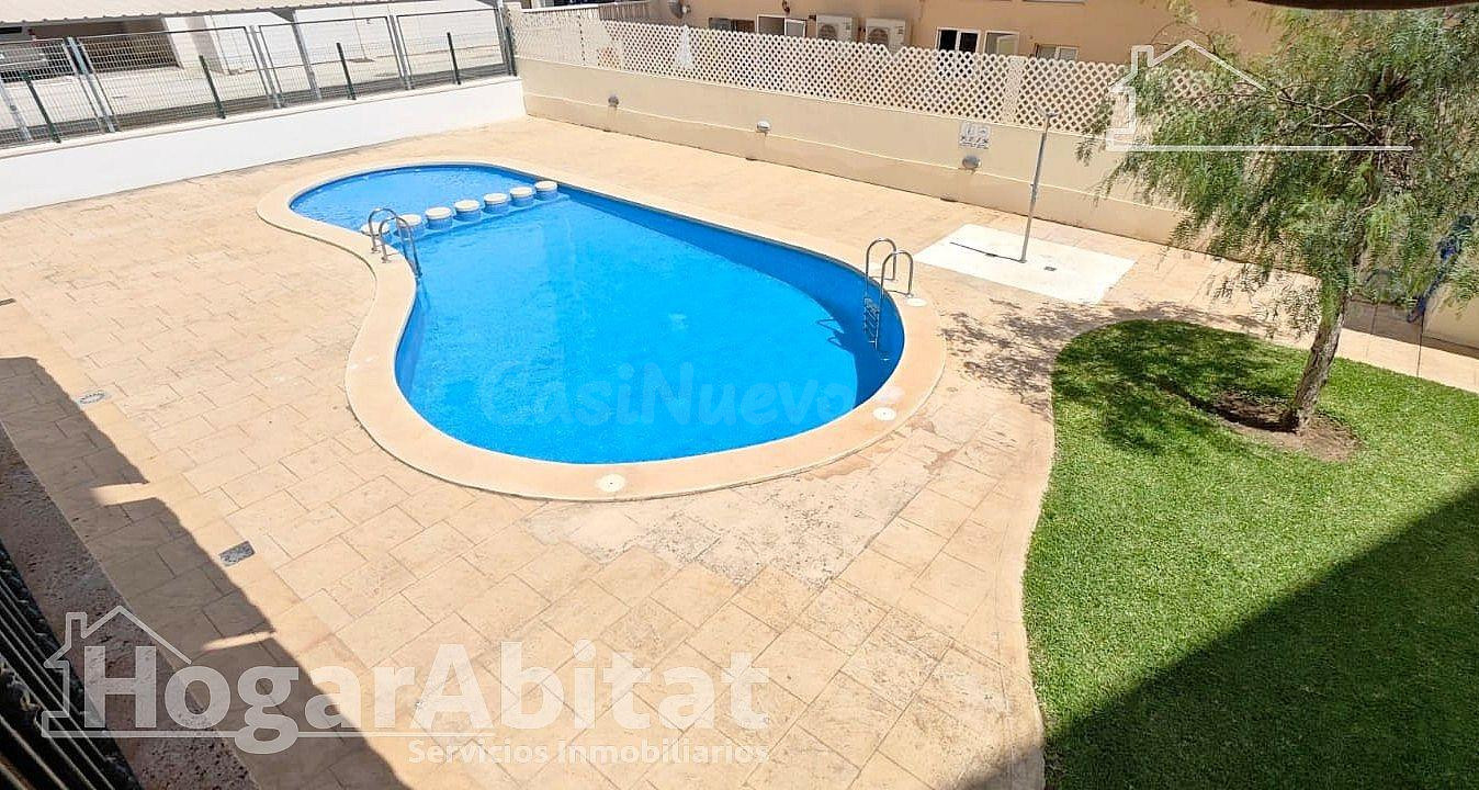 ¡JUNTO AL MAR! AMPLIO Y EXTERIOR EN RESIDENCIAL CON PISCINA, TERRAZA Y GARAJE