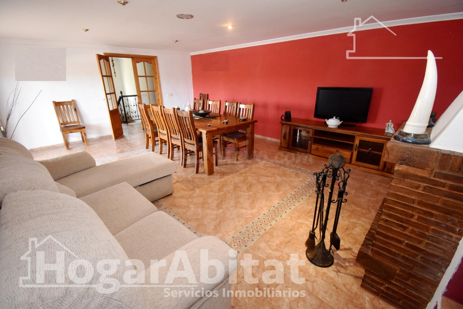 CHALET RÚSTICO CON PISCINA, TERRAZA Y PARKING