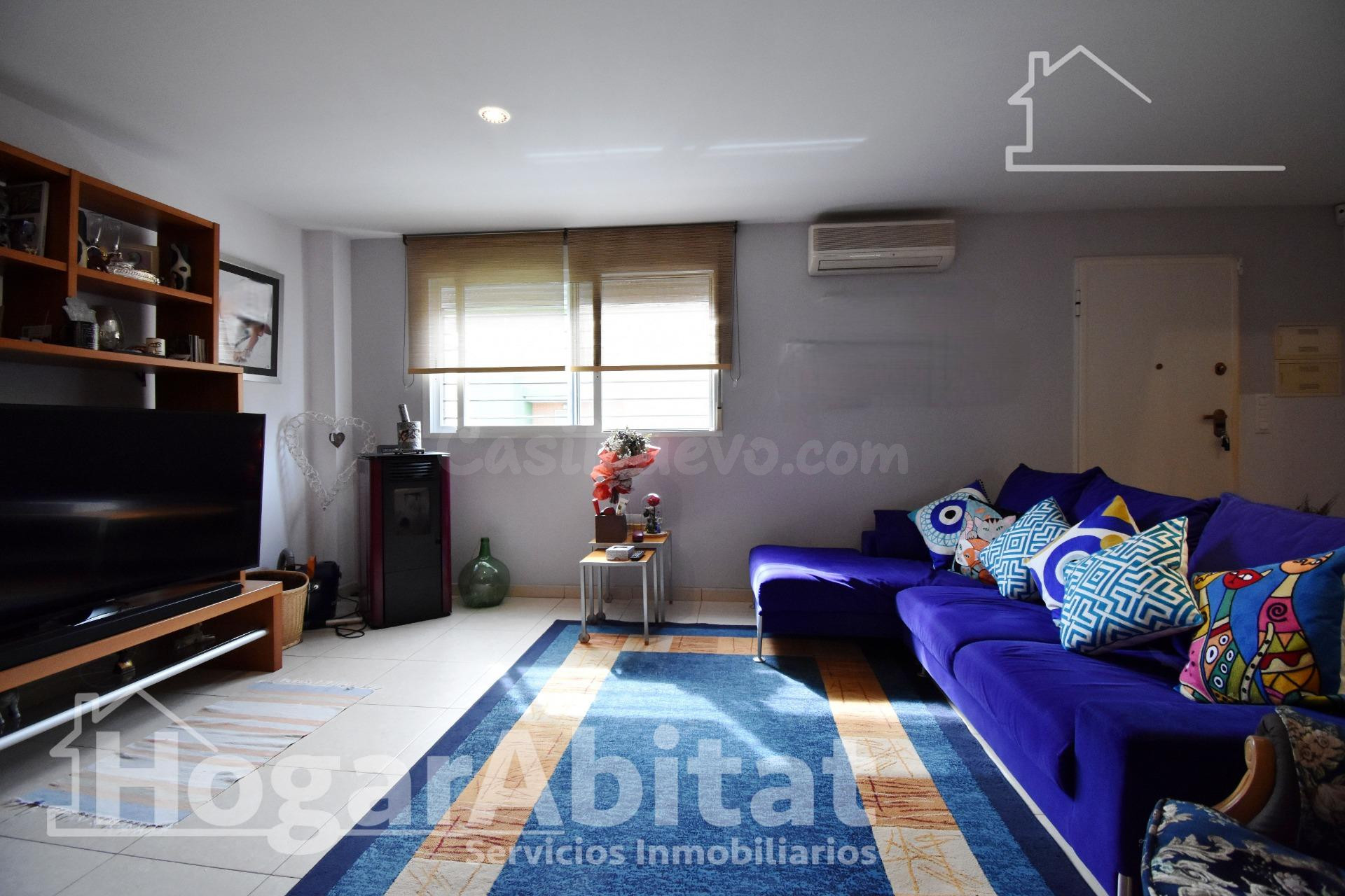 PRECIOSO ADOSADO EN URBANIZACIÓN CON PISCINA, GARAJE Y TERRA - foto 4
