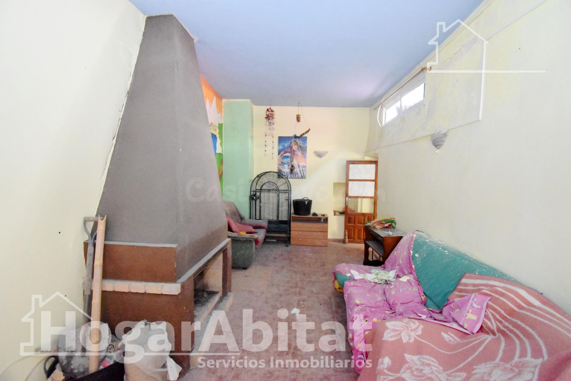 CASA MUY AMPLIA PARA REFORMAR, CON TERRAZA Y TRASTERO