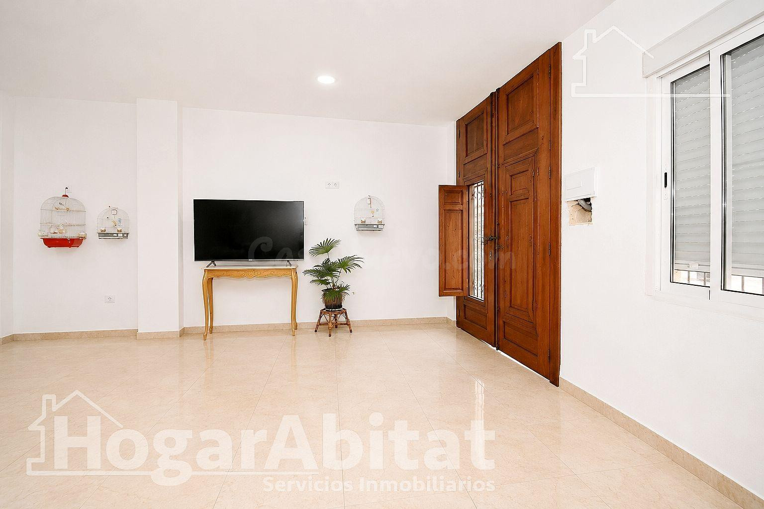MAGNÍFICA CASA LUMINOSA CON DOS BALCONES Y GRAN TERRAZA - foto 2
