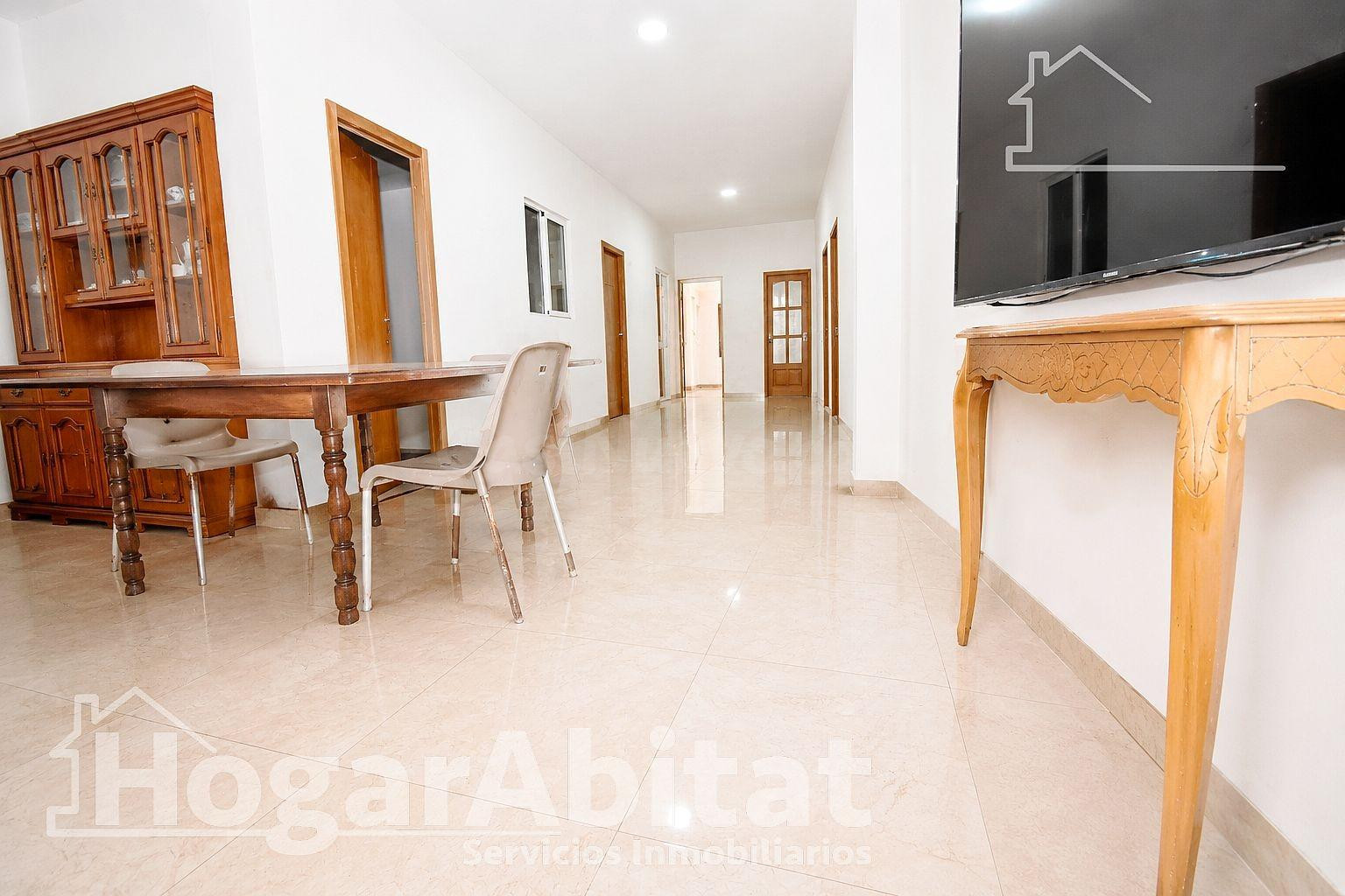 MAGNÍFICA CASA LUMINOSA CON DOS BALCONES Y GRAN TERRAZA - foto 4