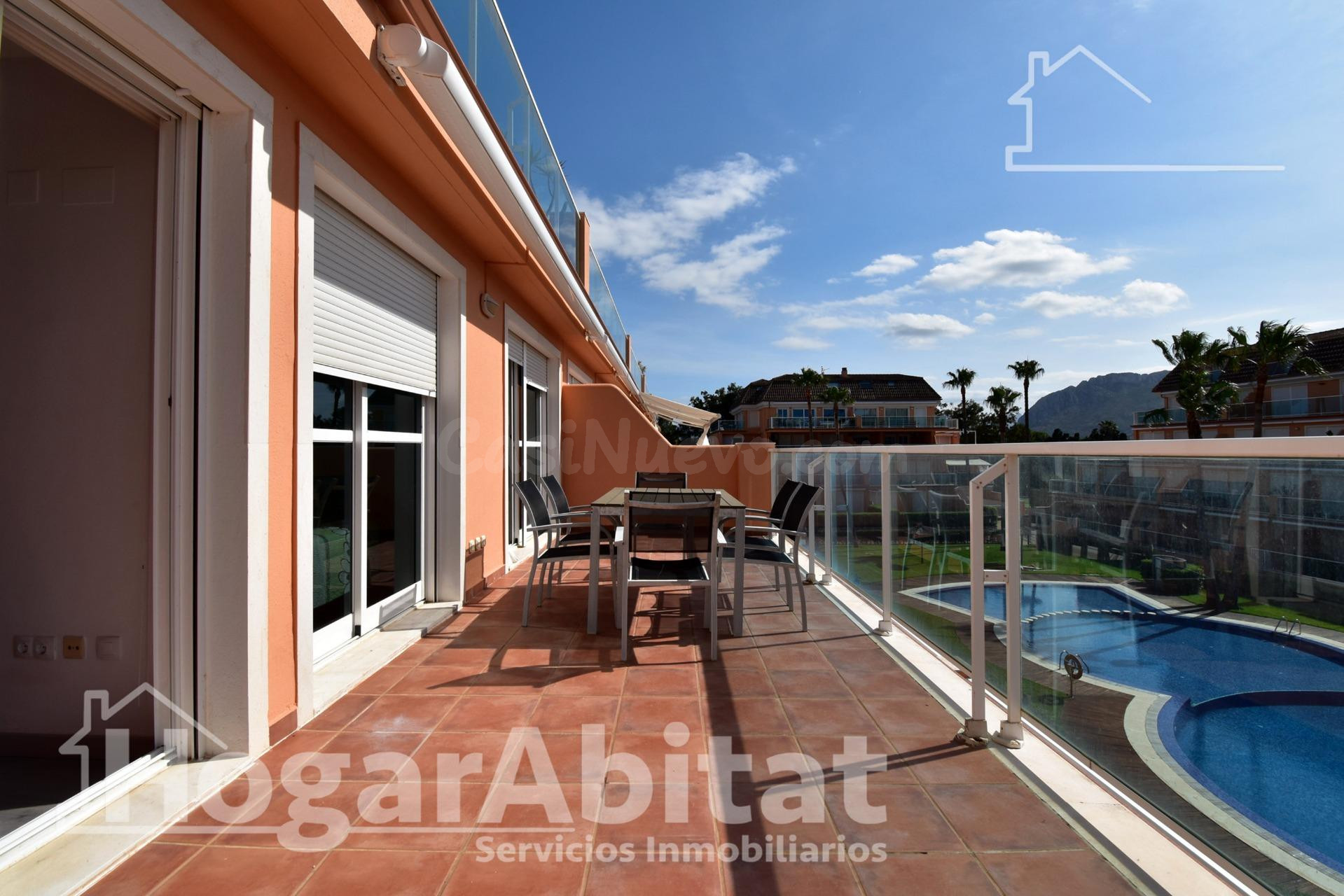 ¡EN PRIMERA LÍNEA DE PLAYA! LUMINOSO EN RESIDENCIAL CON PISCINA Y GARAJE