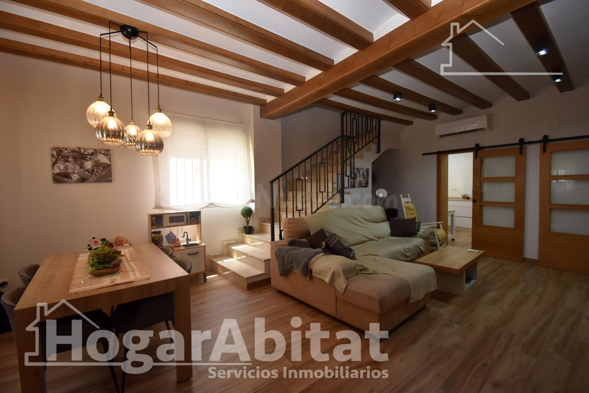 BONITA CASA TOTALMENTE REFORMADA CON GARAJE Y GRAN TERRAZA - foto 2