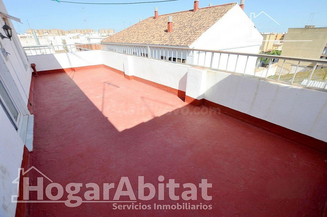 ÁTICO LUMINOSO CON GRAN TERRAZA, TODO AMUEBLADO Y CERCA DEL  - foto 3