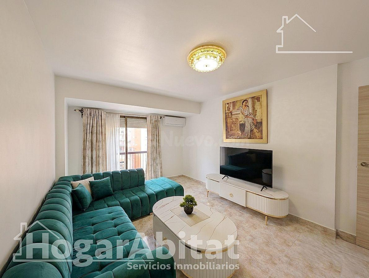 SEMIREFORMADO, BONITO Y EXTERIOR CON BALCÓN, TODO AMUEBLADO