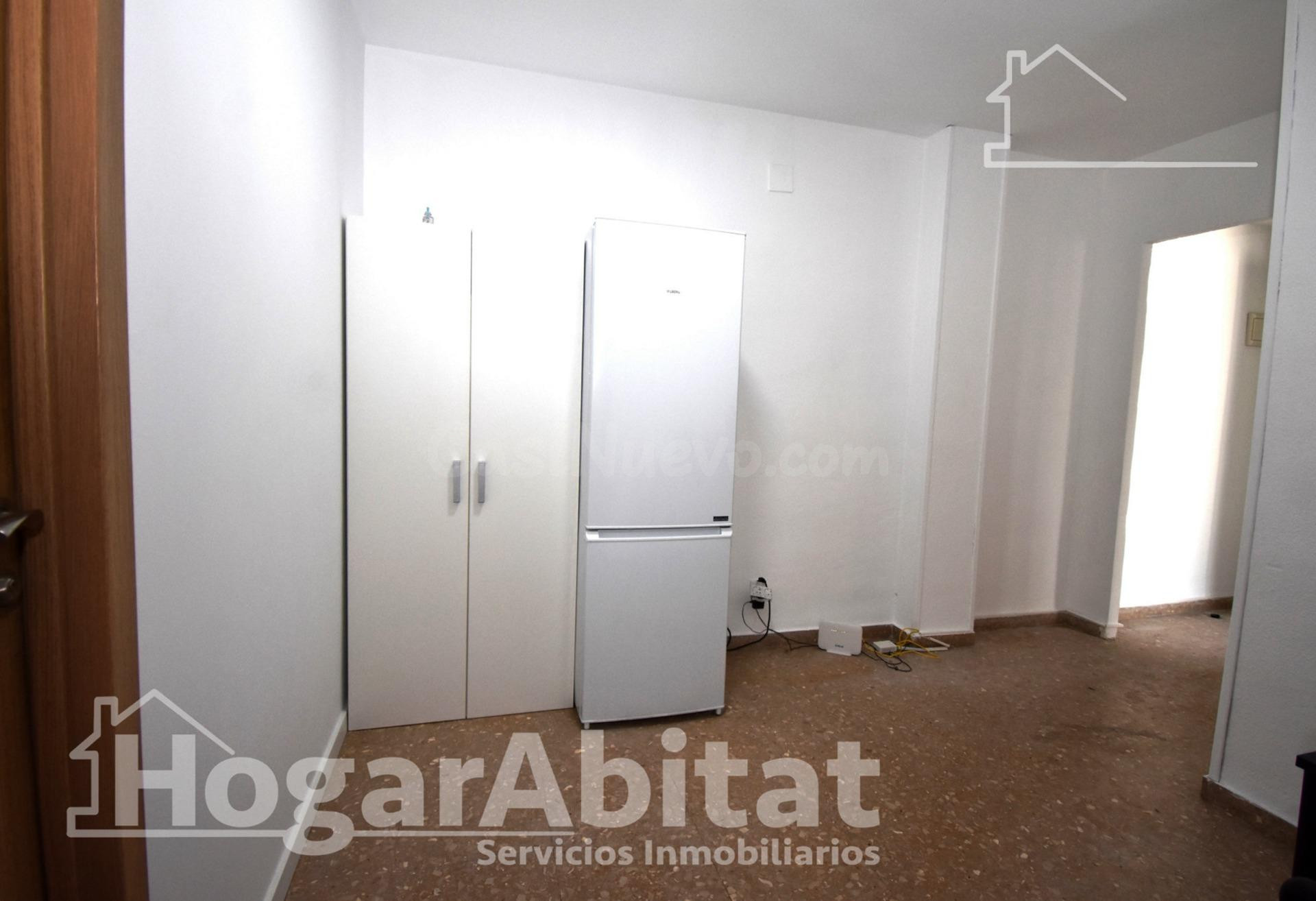 SEMIREFORMADO, EXTERIOR Y ACOGEDOR JUNTO A LA PLAÇA DE LA LI - foto 3
