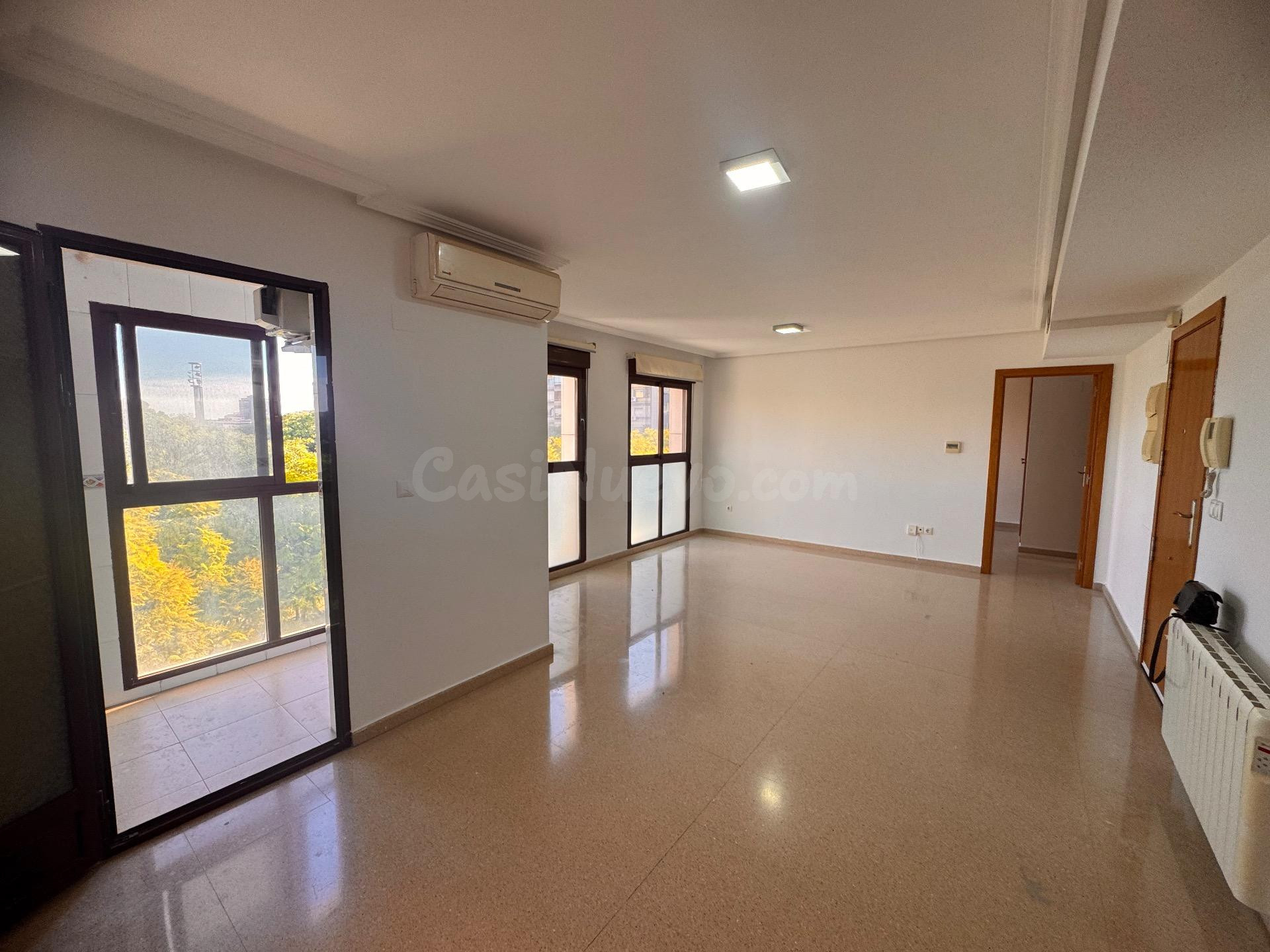 VIVIENDA DE ALQUILER PLAZA LA VIÑA !!!!