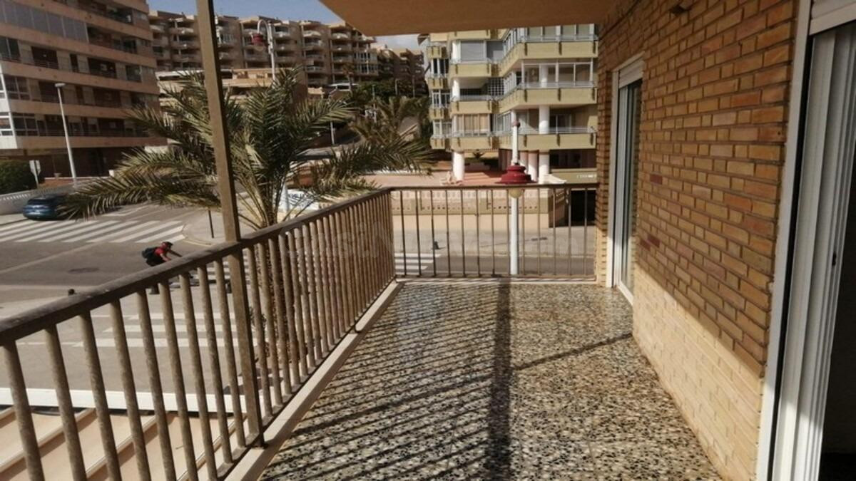 APARTAMENTO PRIMERA LINEA DE PLAYA ARENALES DEL SOL