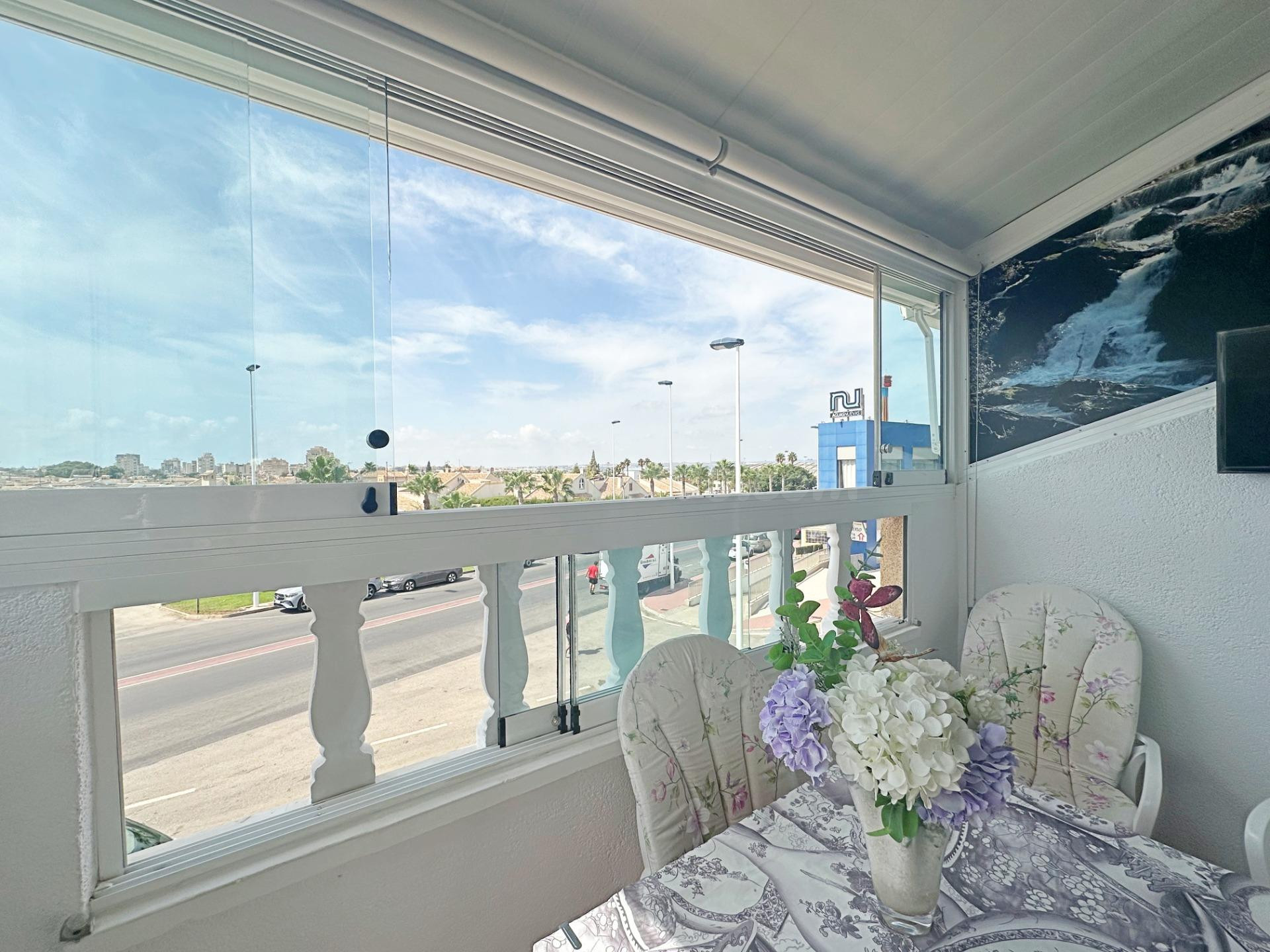 Bungalow en planta alta con vistas a la piscina