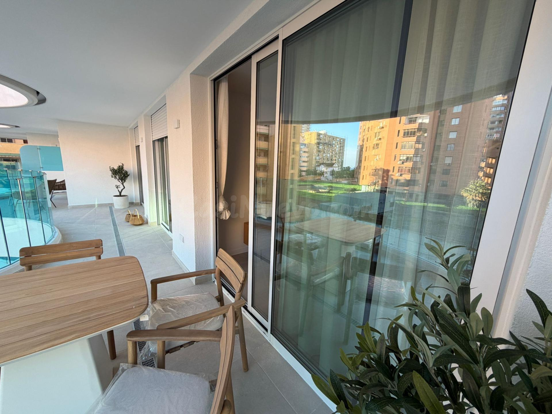 Cuenta con zonas comunes pensadas para el disfrute y la relajación: piscina para adultos, gastrojardín, un gimnasio completo y un spa con sauna.