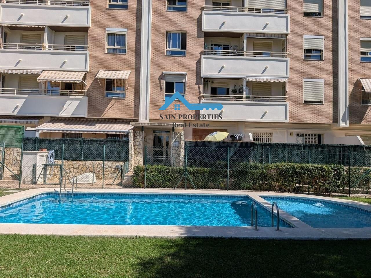 Amplio apartamento con gran terraza y piscina en Alfaz del Pi