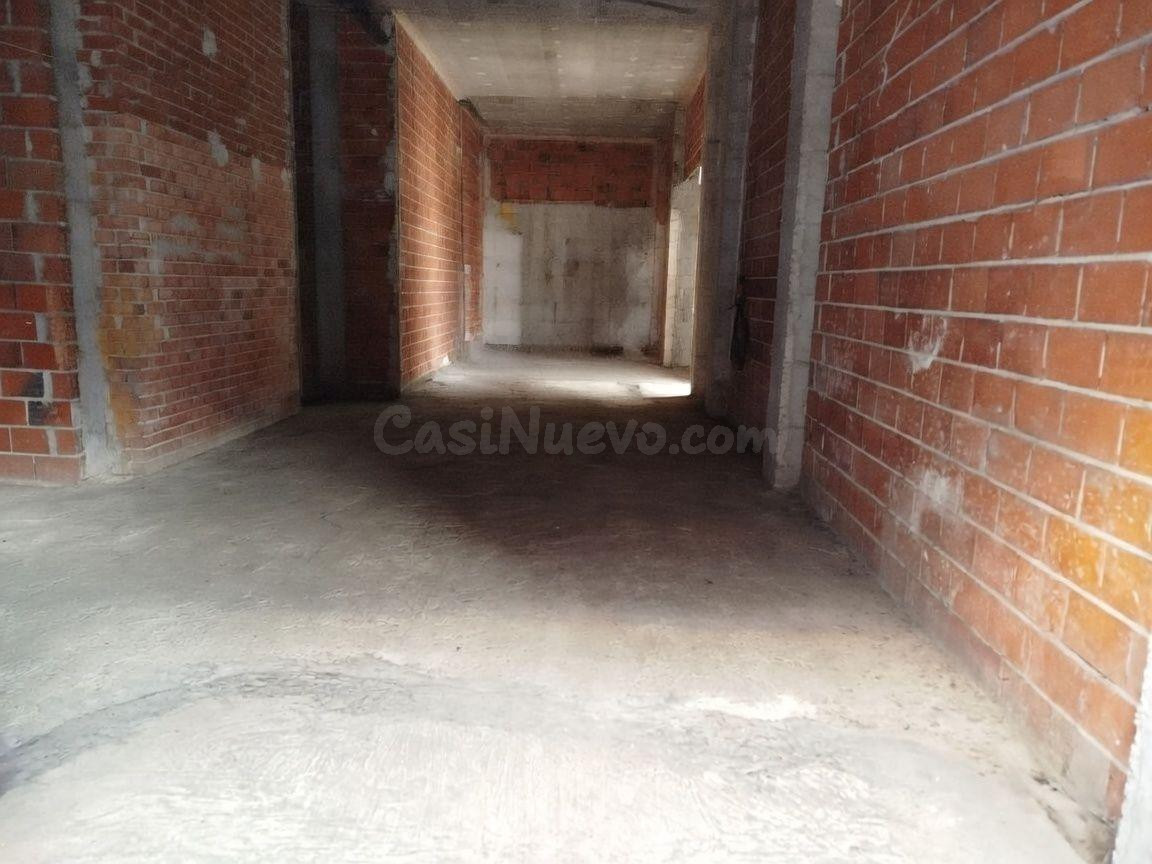 Amplio Local Comercial en el Corazón de Albacete - Oportunidad Única