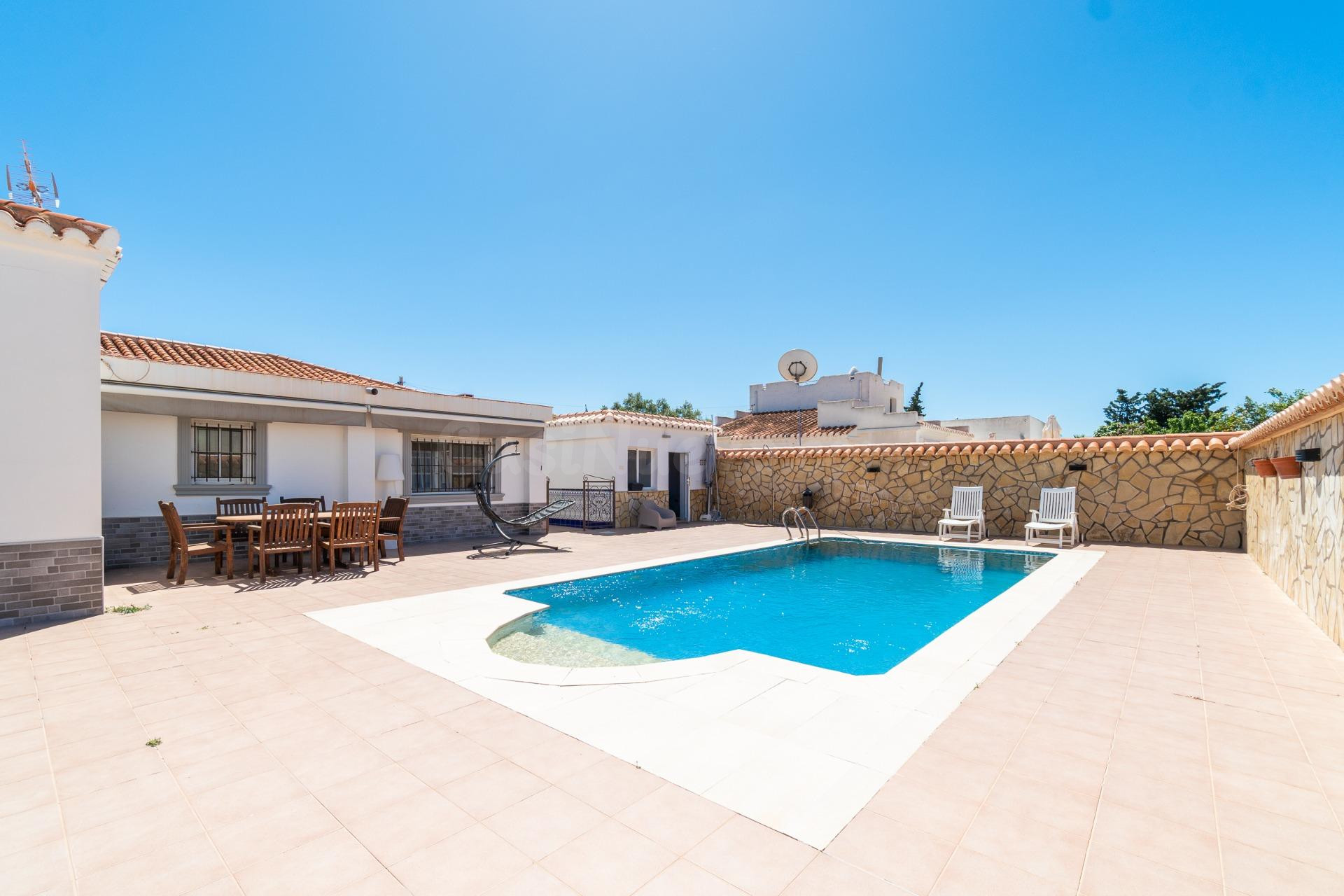 CHALET independiente con piscina privada y parcela segregable de 809 m2 en Torreta Florida