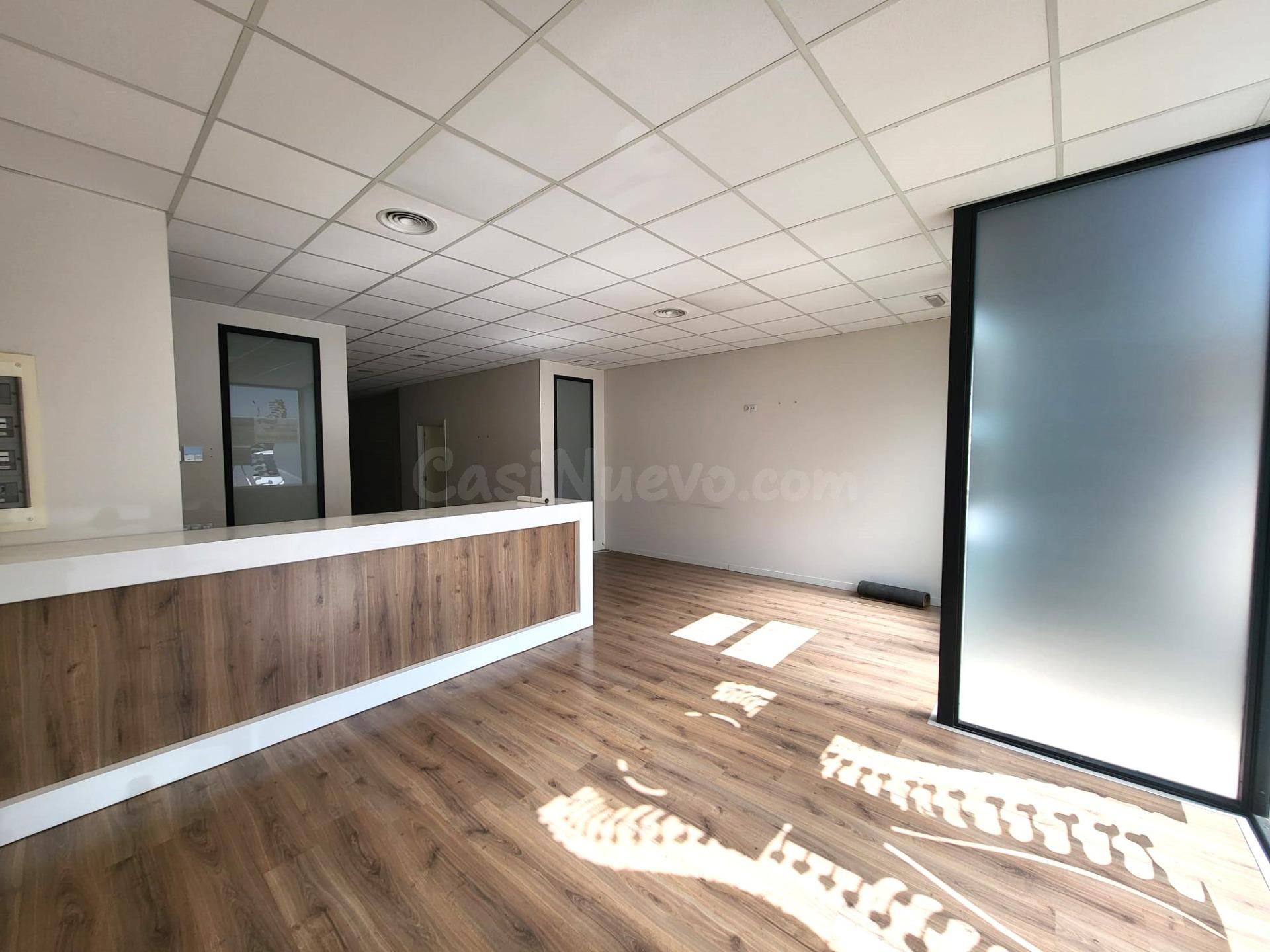 Amplio Local Comercial Reformado en el Almaig, Ontinyent