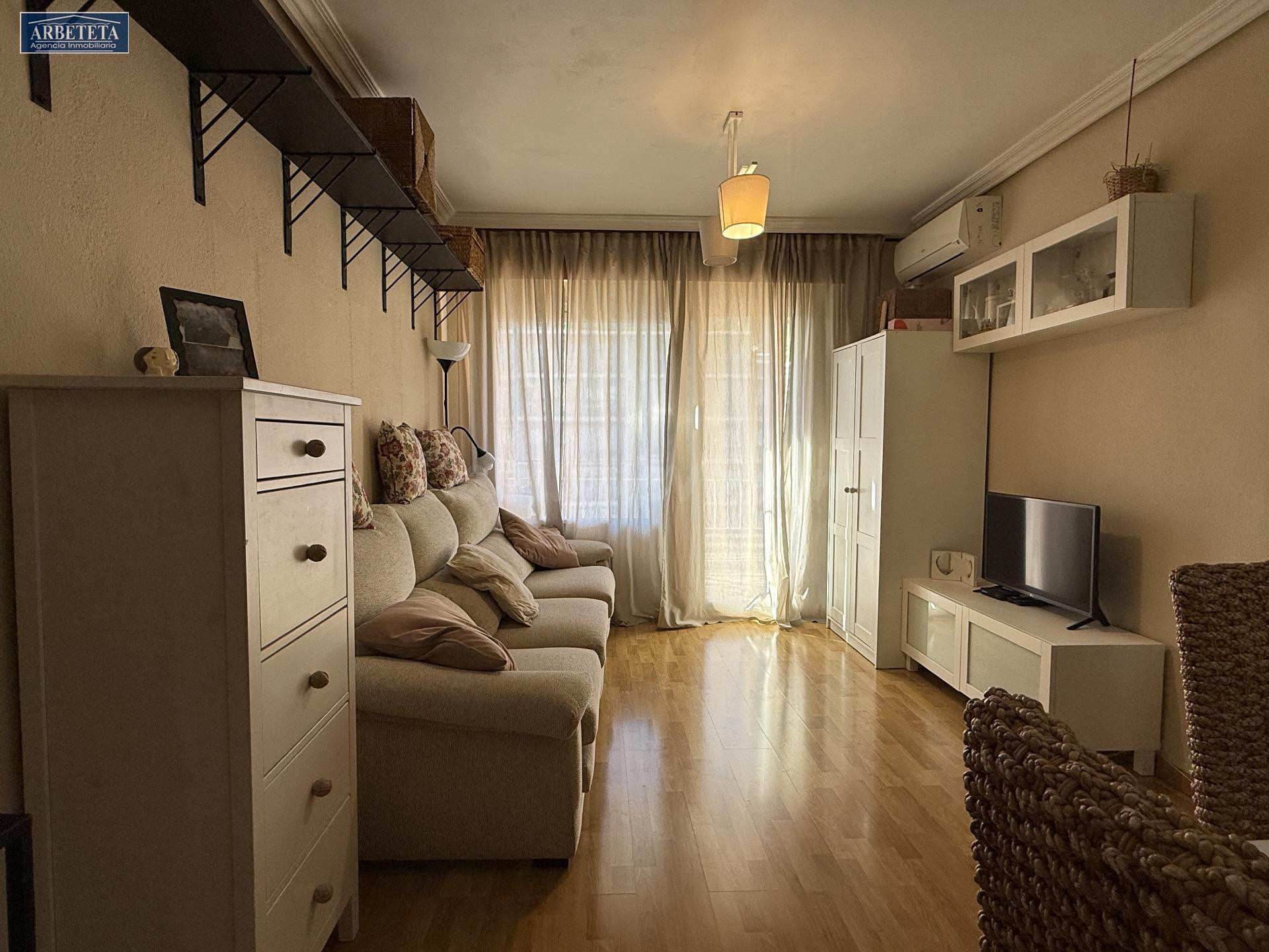 INMOBILIARIA ARBETETA VENDE PISO DE TRES DORMITORIOS Y TERRA