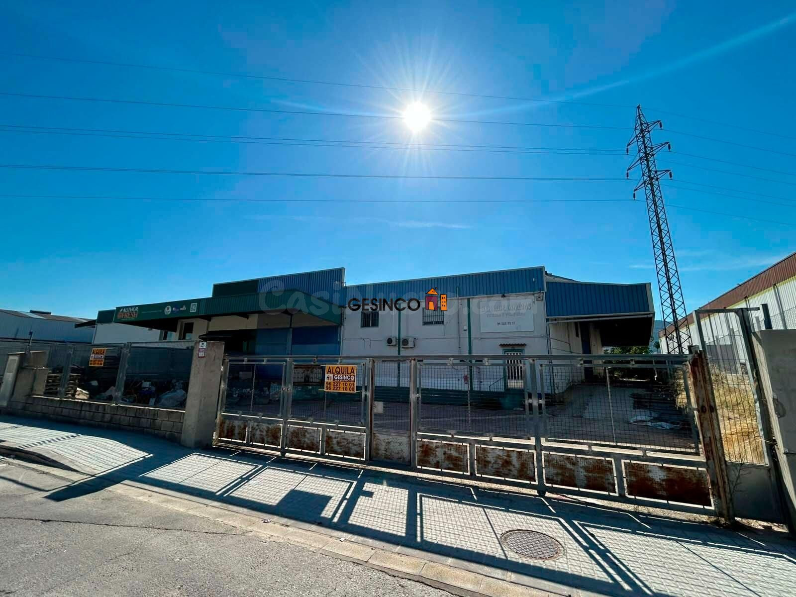 NAVE INDUSTRIAL JUNTO AL MERCADO DE ABASTOS