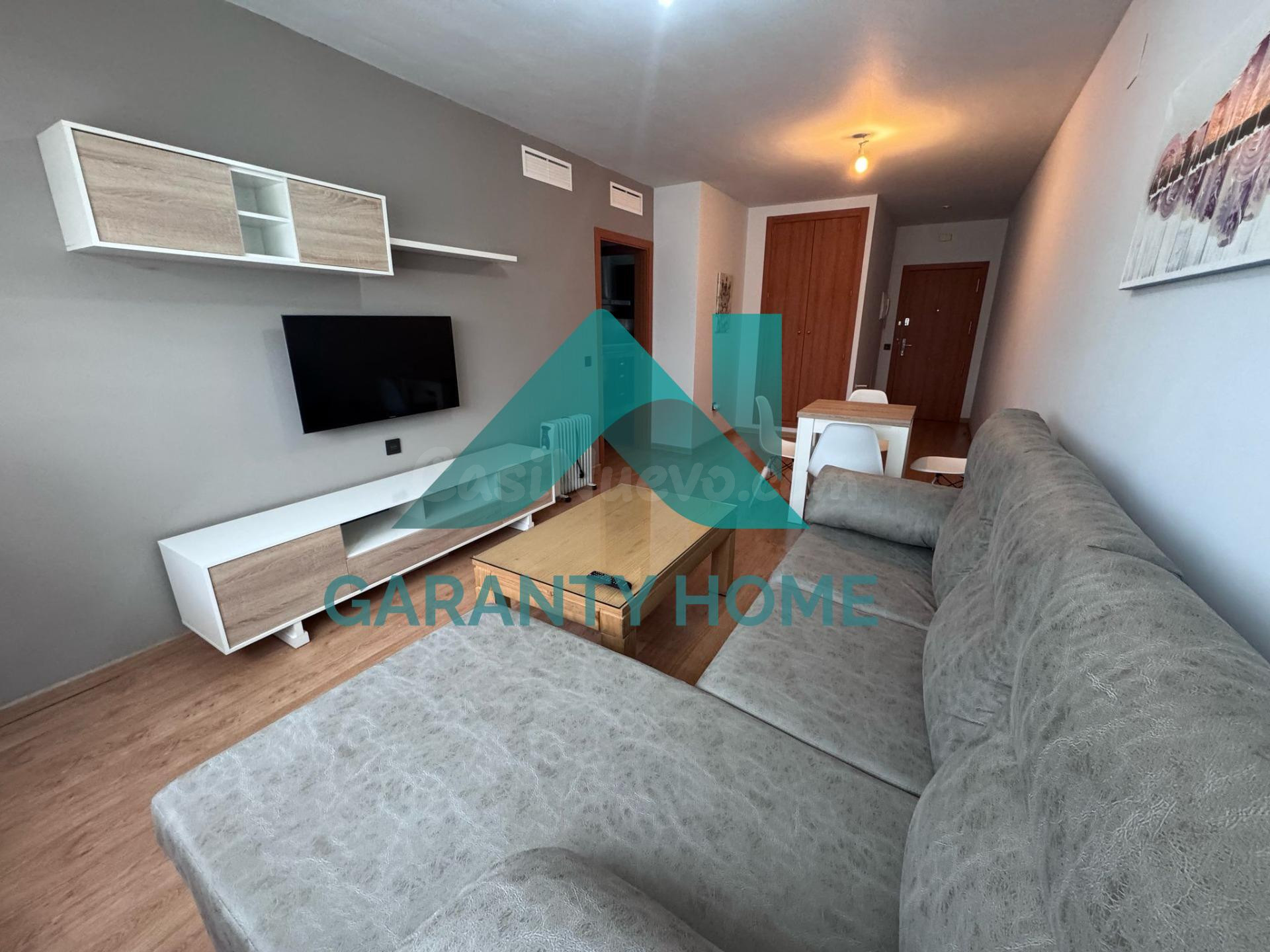 ¡SE ALQUILA PISO EN ZONA JUNQUILLO! ✨
