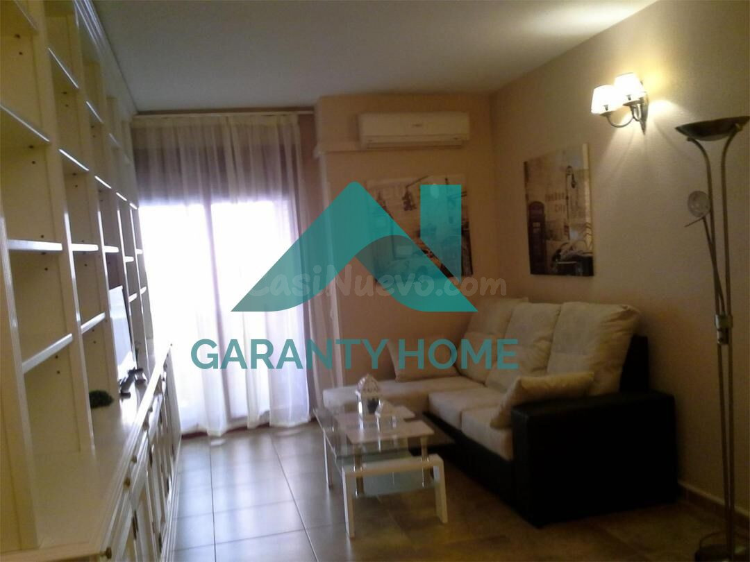 SE ALQUILA APARTAMENTO EN ZONA FRATRES CON GARAJE