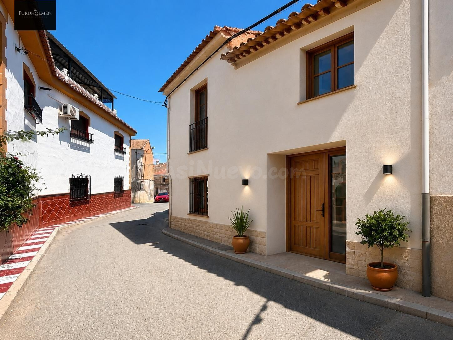 !!Casa de pueblo con gran potencial de reforma integral y patio privado!!
