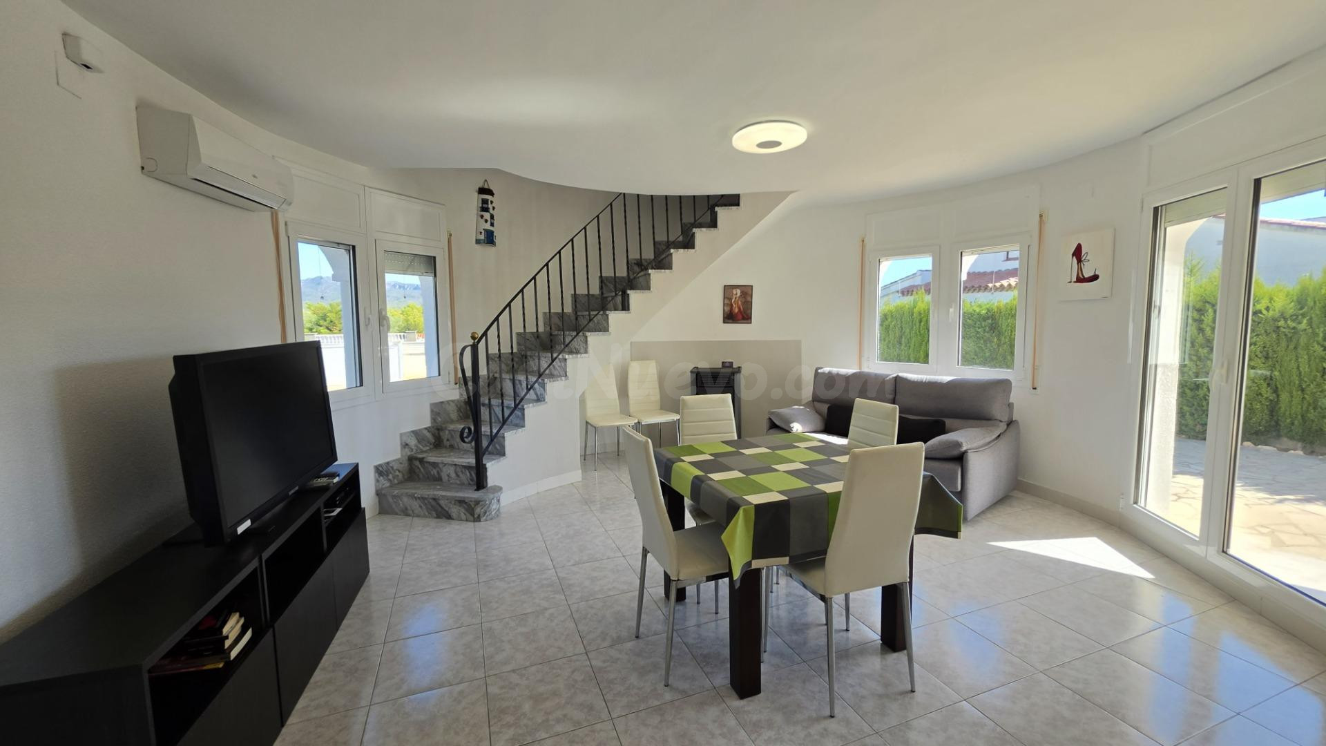 Magnífico Chalet con licencia turística, piscina y parcela d - foto 4