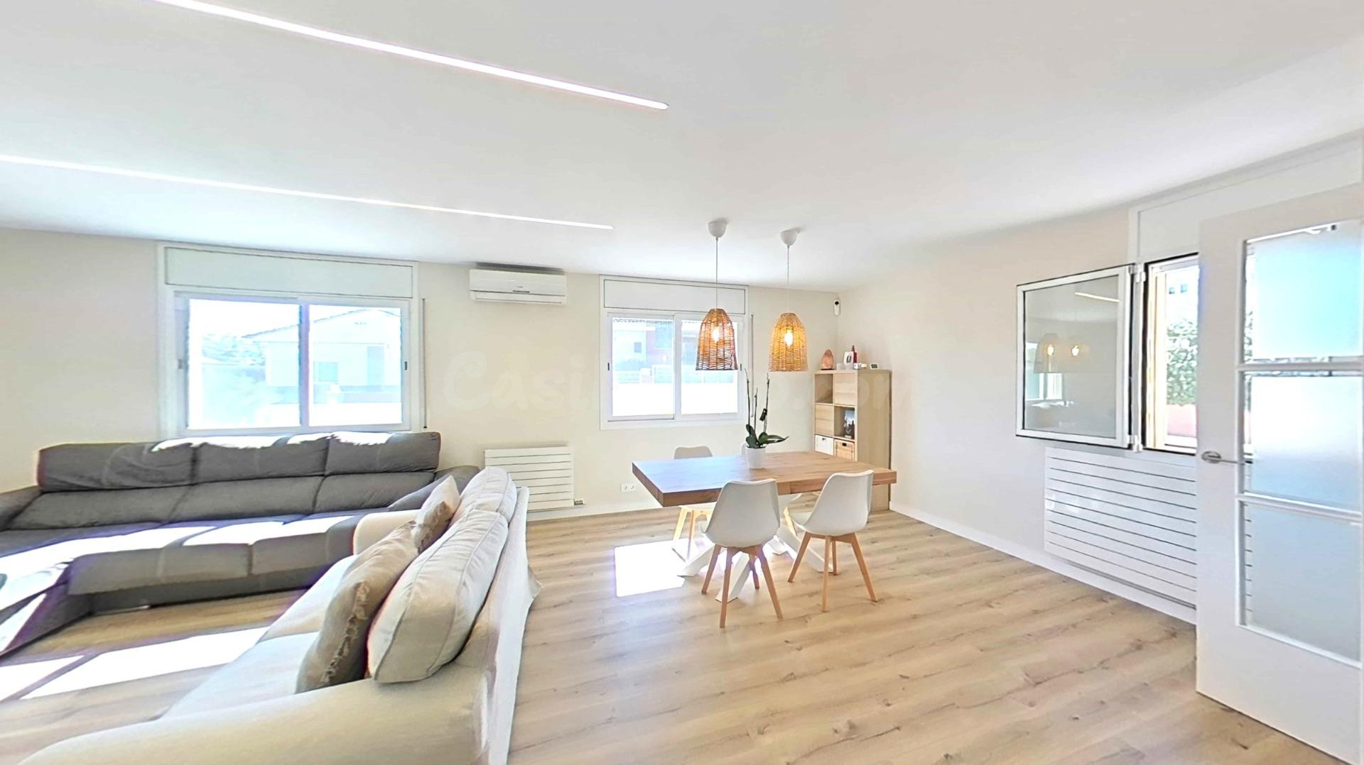 Casa reformada en una sola planta, amb parcel·la plana i vis - foto 5