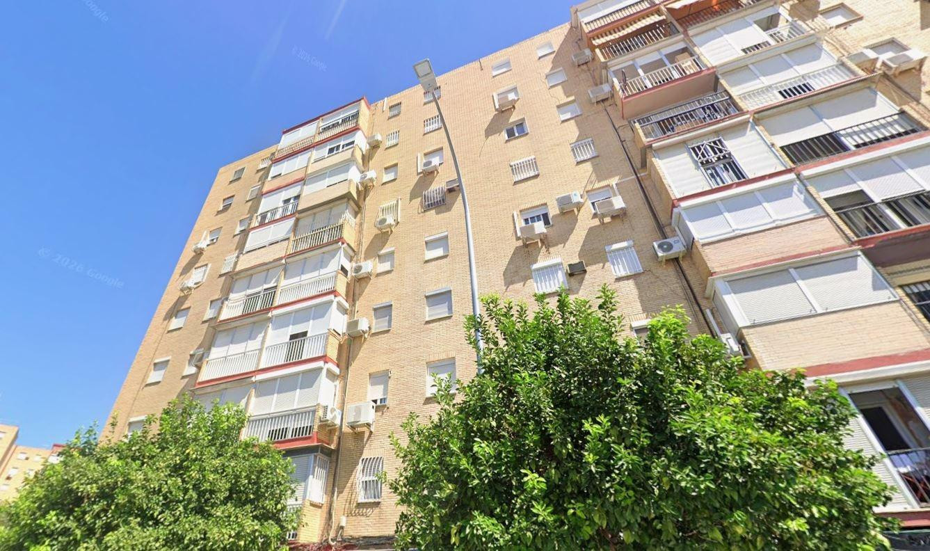 SE VENDE PISO OKUPADO en Plaza GENERALIFE Nº 9 Sevilla (Sevilla)