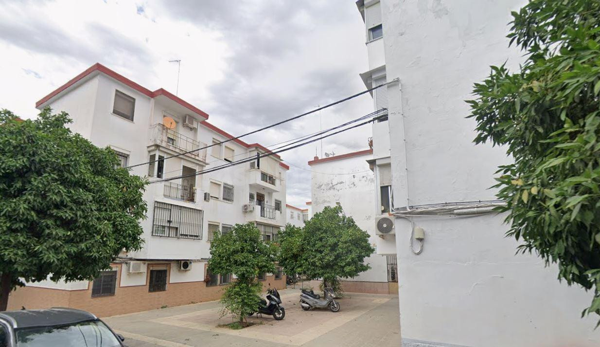 SE VENDE PISO OKUPADO en Calle CONSTANTINA Nº 6 Sevilla (Sevilla)