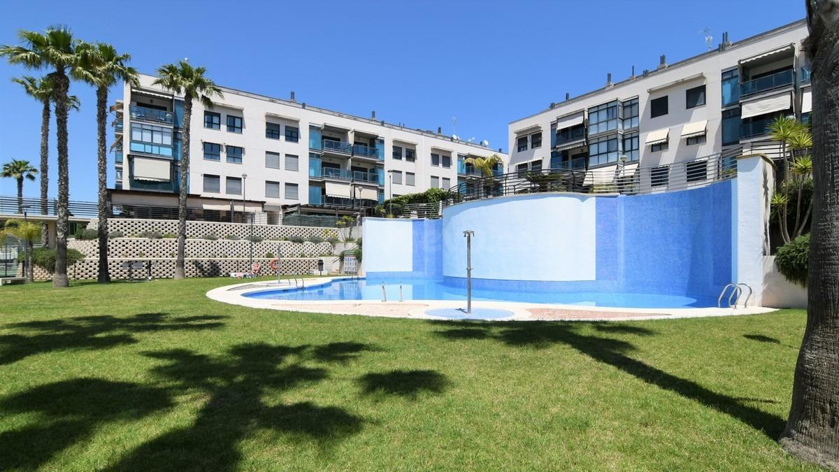 Apartamento moderno en Santa Pola con vistas despejadas