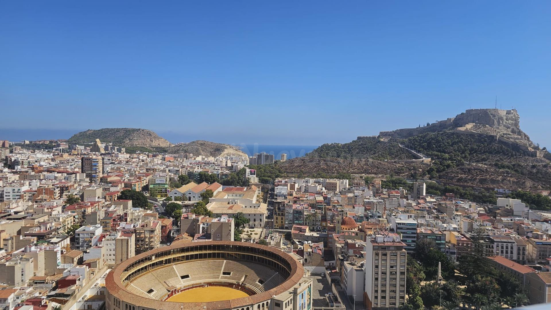 Espléndido y gran piso con vistas panorámicas junto al mercado central