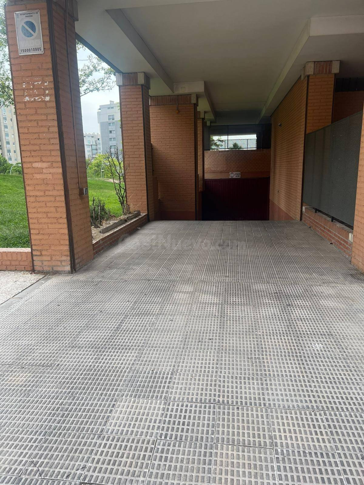 ¡Oportunidad única! Se vende plaza de garaje y de fácil mani - foto 4
