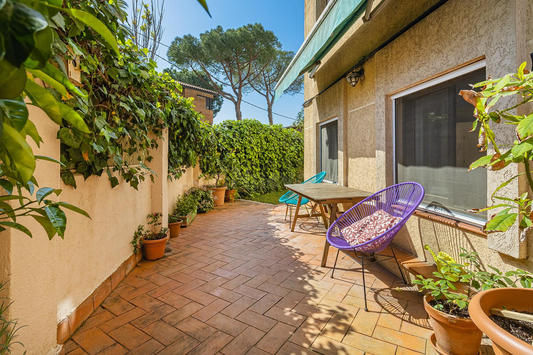 PISO CON TERRAZA, REFORMADO Y SOLEADO