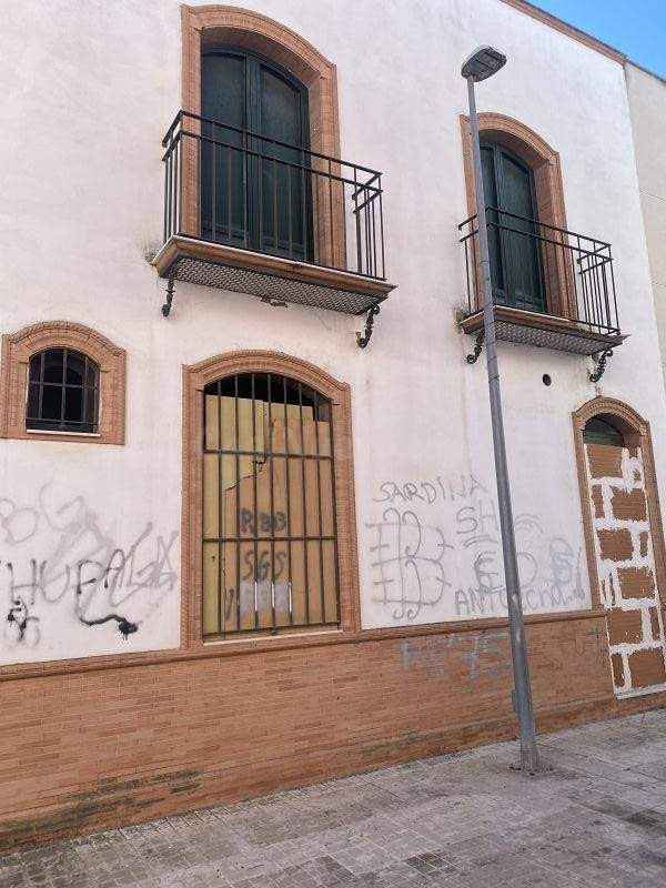 Casa de 4 plantas con patio, terraza y azotea en Coria del Río