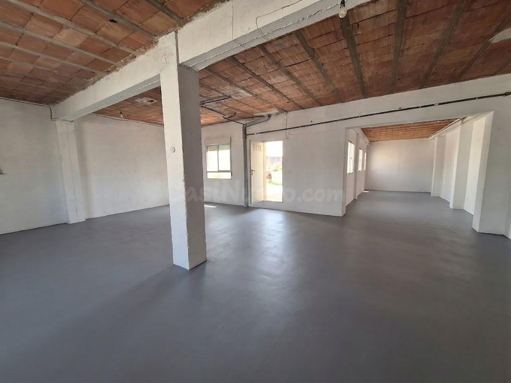 Amplia casa con 5 dormitorios, patio y planta baja ideal para garaje, negocio o proyecto