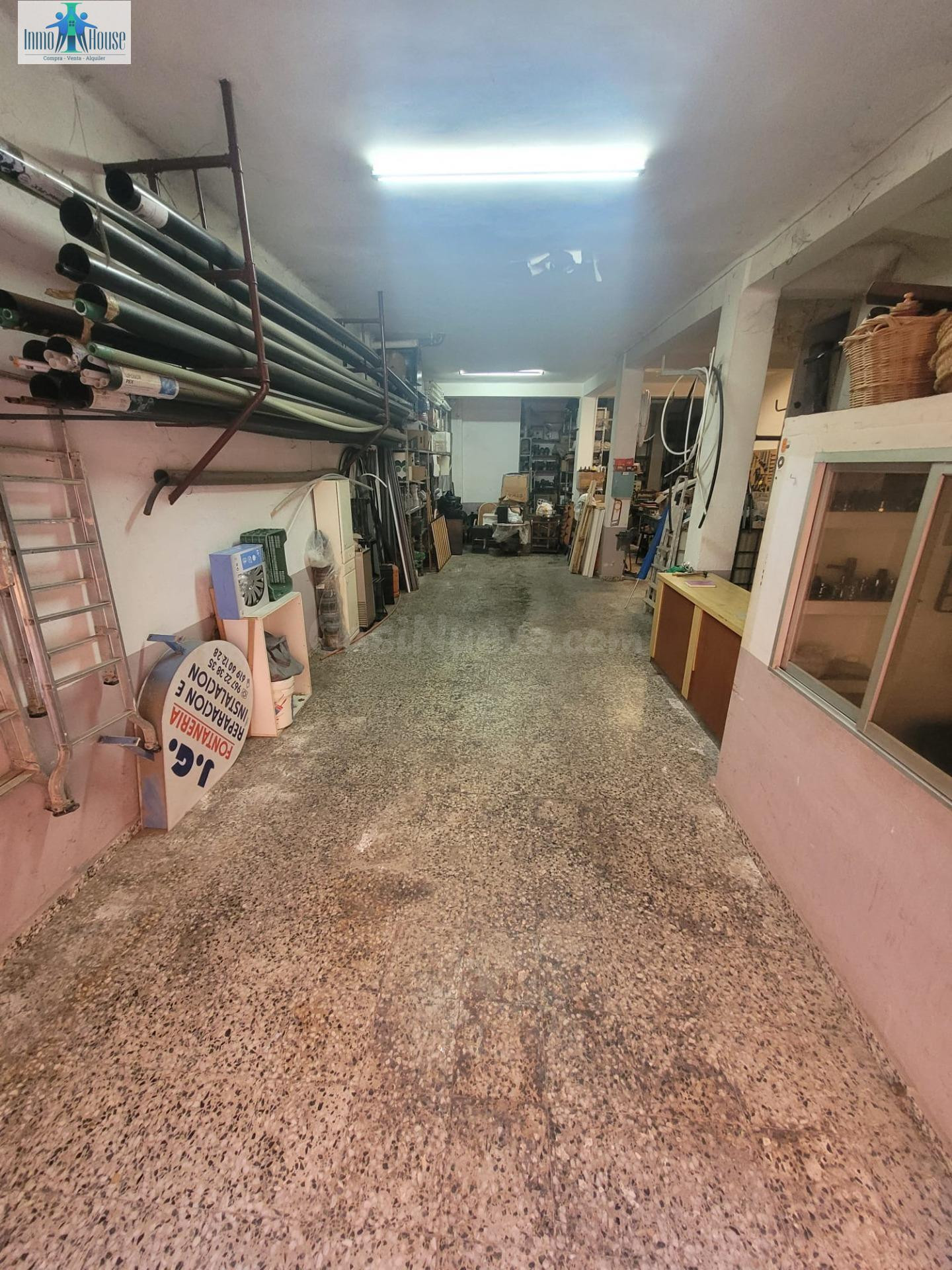 SE VENDE LOCAL CON VADO