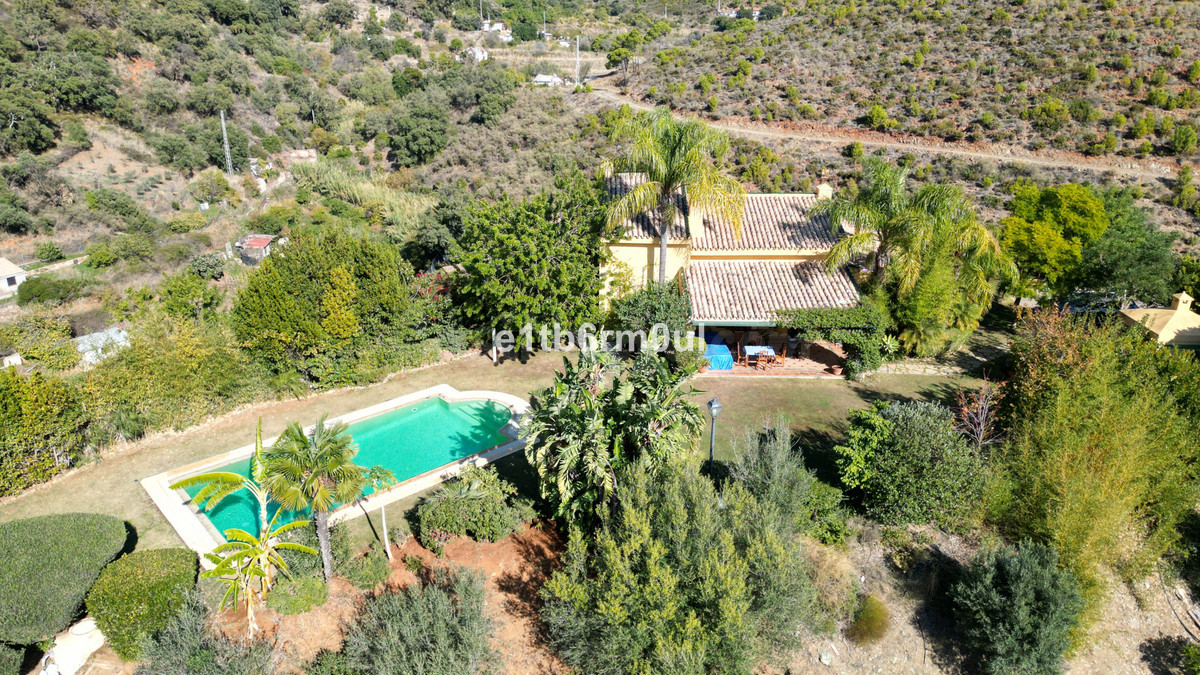 Finca rústica 5 habitaciones 375m² en venta - Ojen pueblo