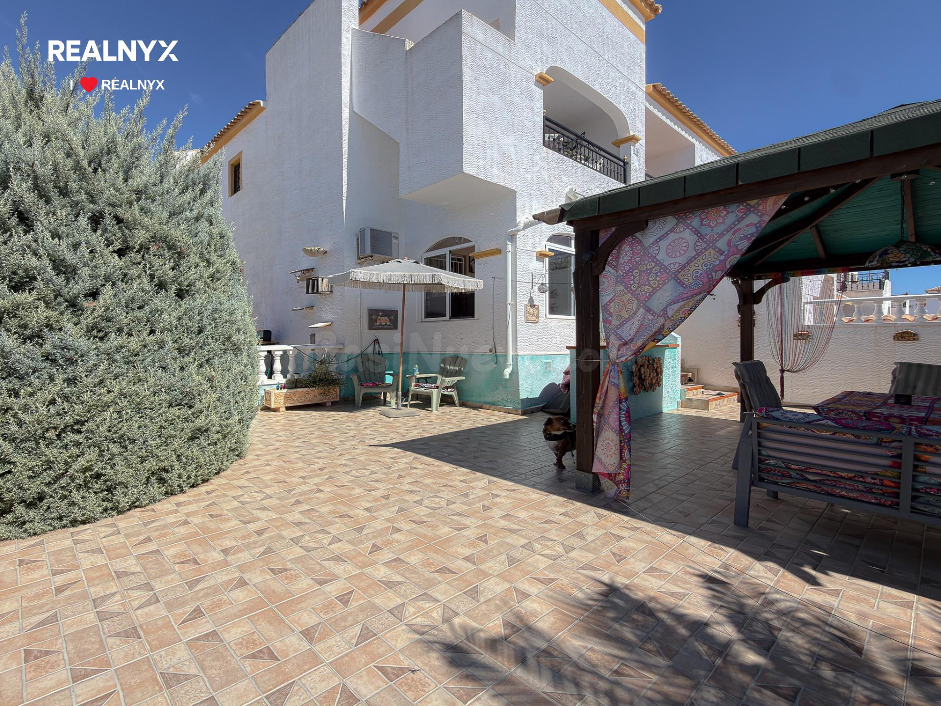 Vistabella Golf! Espectacular bungalow con gigantesca parcela y parking +  bellísima piscina comunitaria