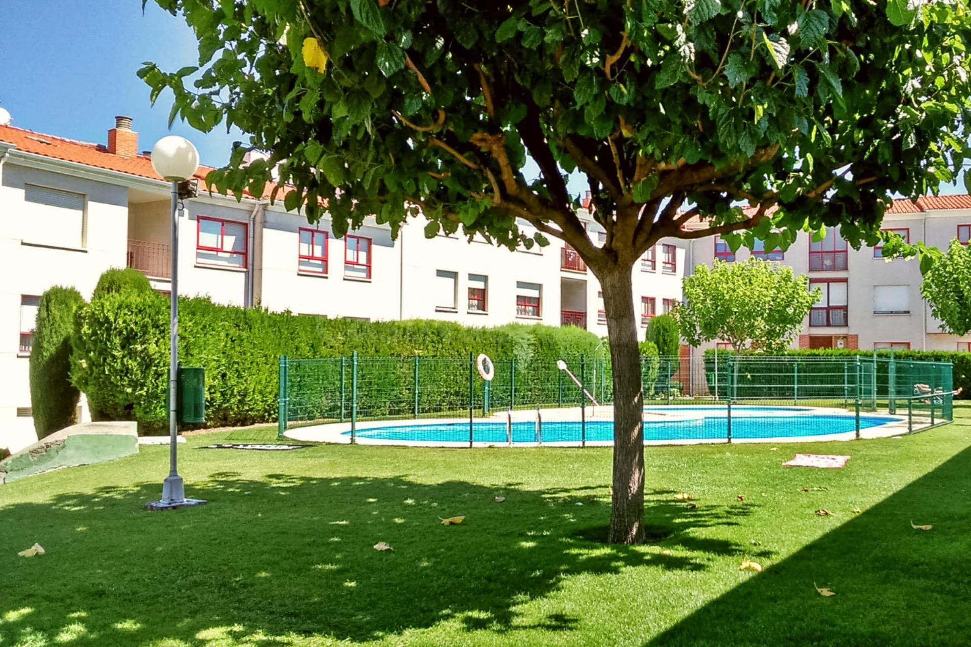 Piso con piscina en Cigales - foto 2
