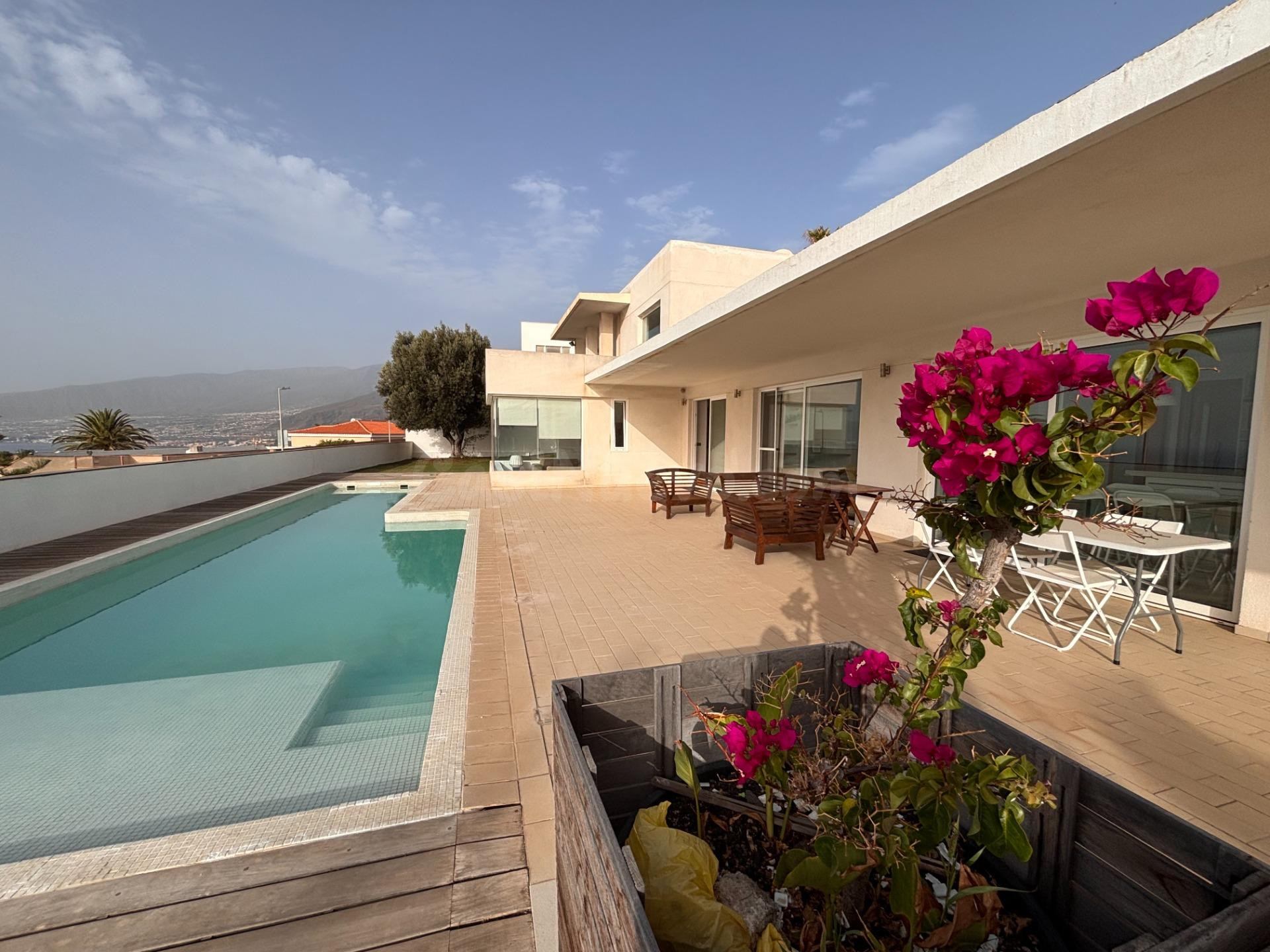 Magnífico chalet independiente con vistas al mar y piscina e - foto 2