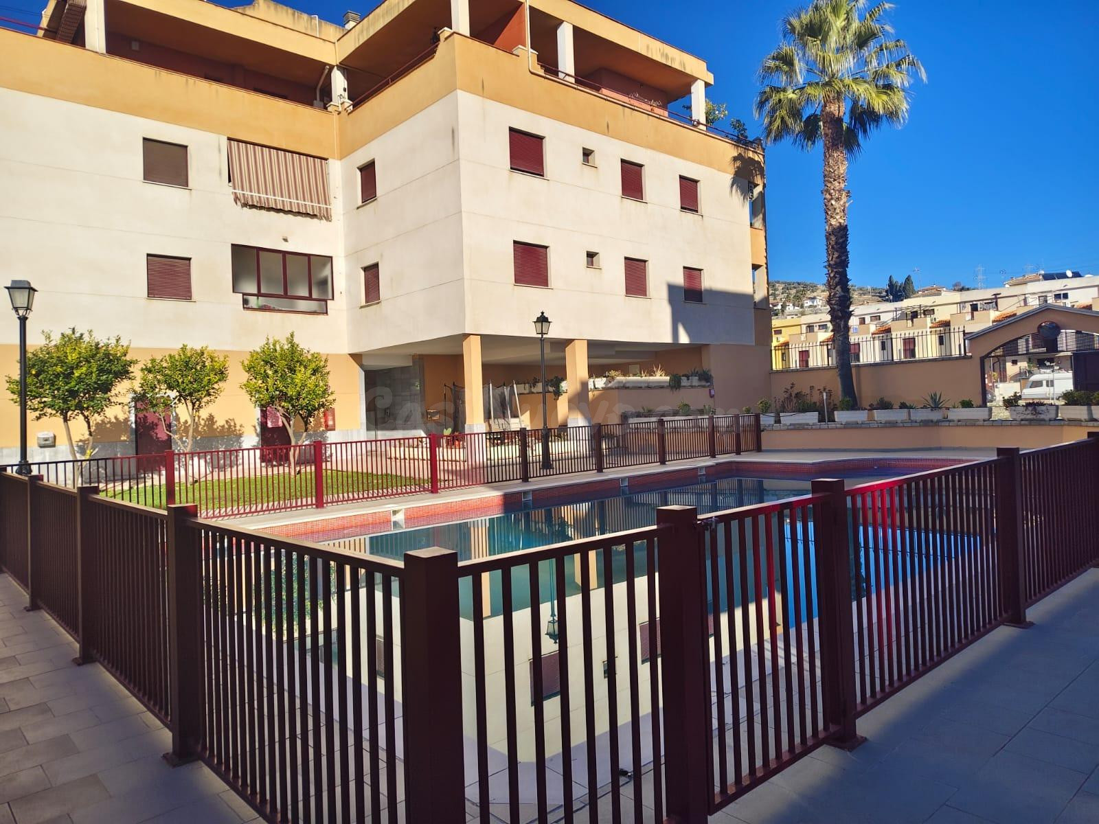 PISO CON GARAJE Y PISCINA COMUNITARIA EN ATARFE!!