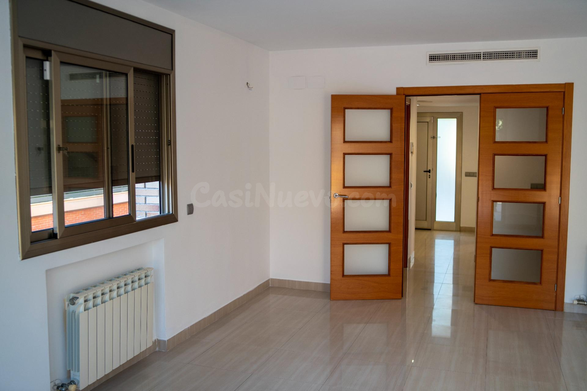 CASA ESQUINERA DE 5 habitaciones EN BARENYS - foto 5