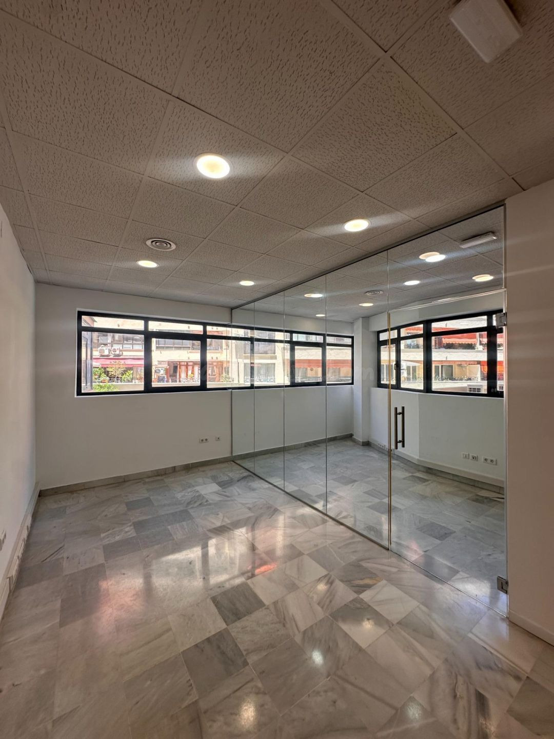 Local comercial 1 habitación 76m² en venta - Marbella