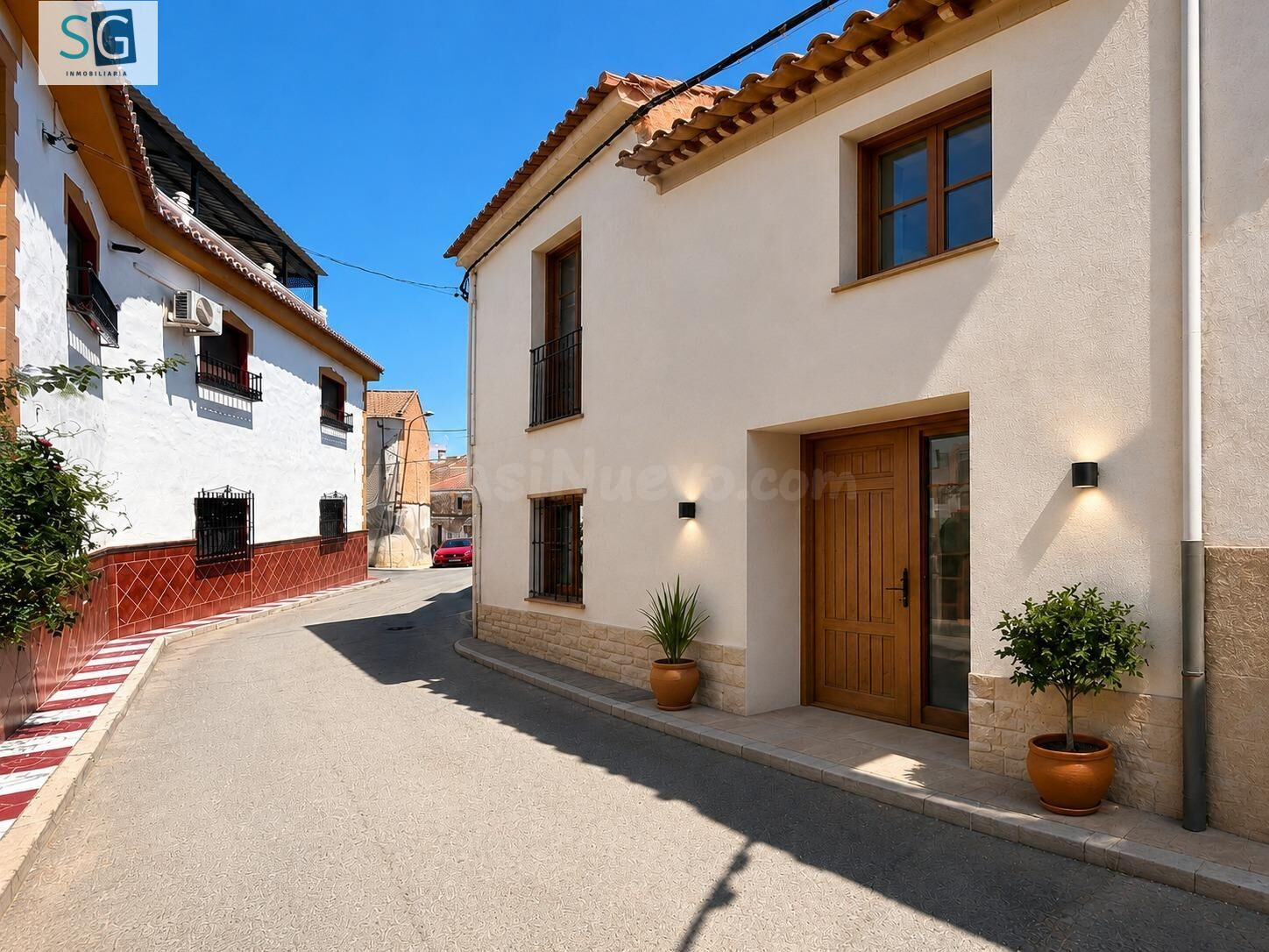 !!Casa de pueblo con gran potencial de reforma integral y patio privado!!